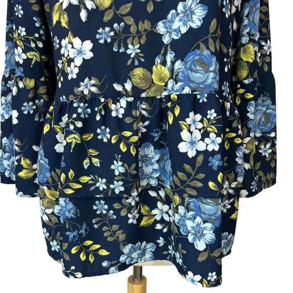 Time and Tru Blouse Womens XXL 2XL Blue Floral Bell Sleeves - Picture 4 of 8